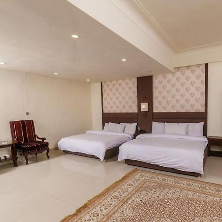 Shelton'S Rezidor House Hotel Peshawar Bagian luar foto