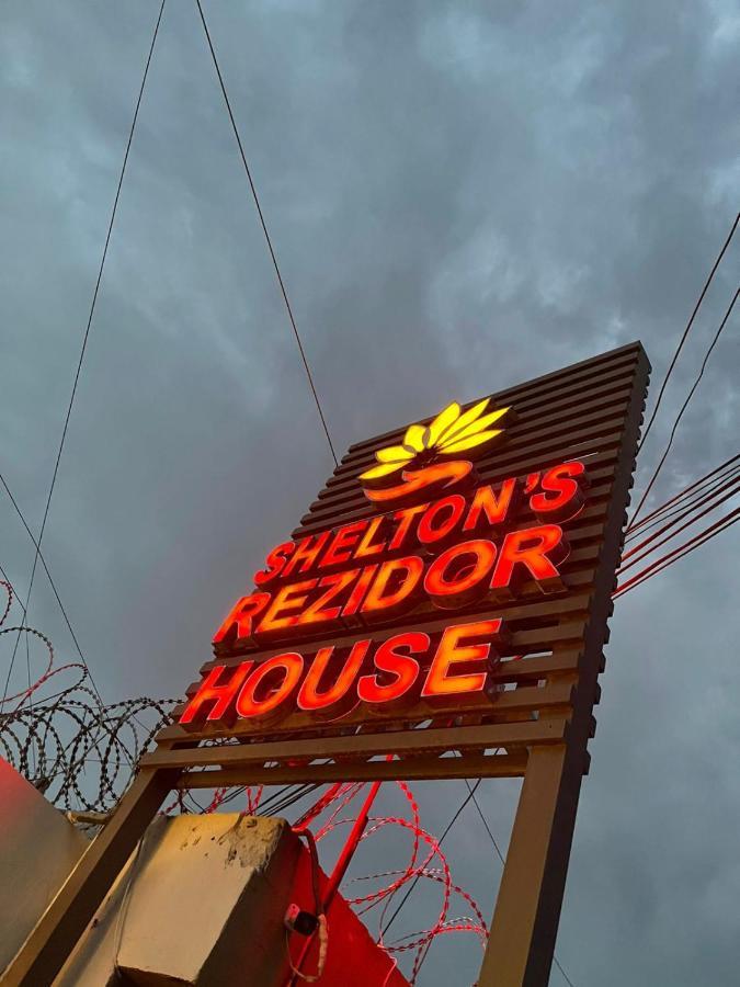 Shelton'S Rezidor House Hotel Peshawar Bagian luar foto