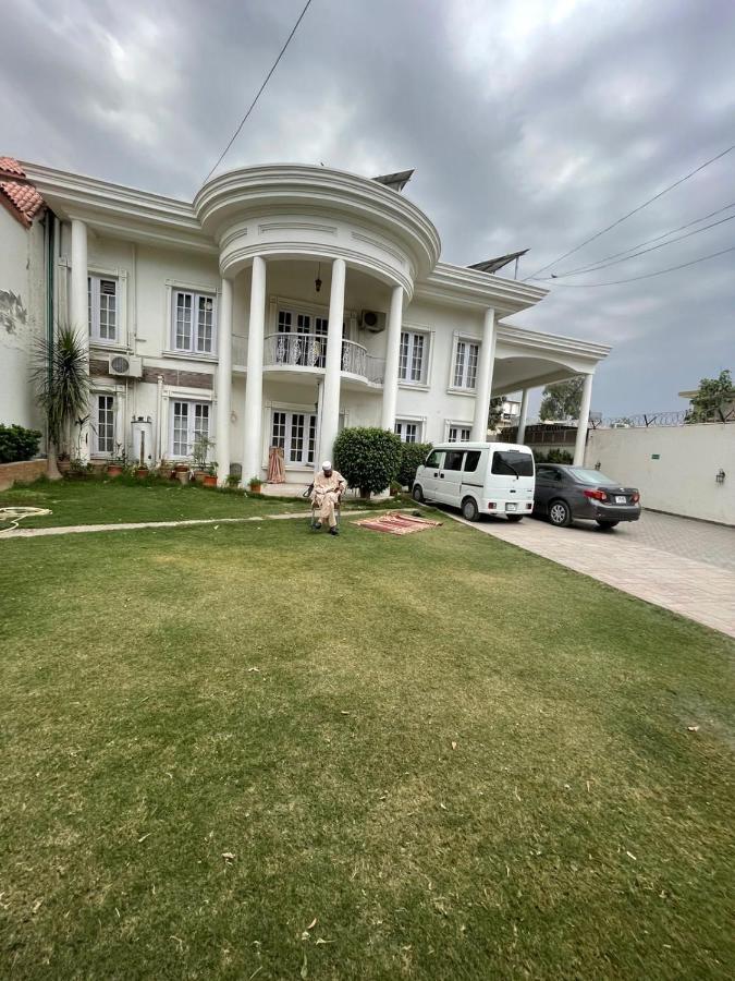 Shelton'S Rezidor House Hotel Peshawar Bagian luar foto