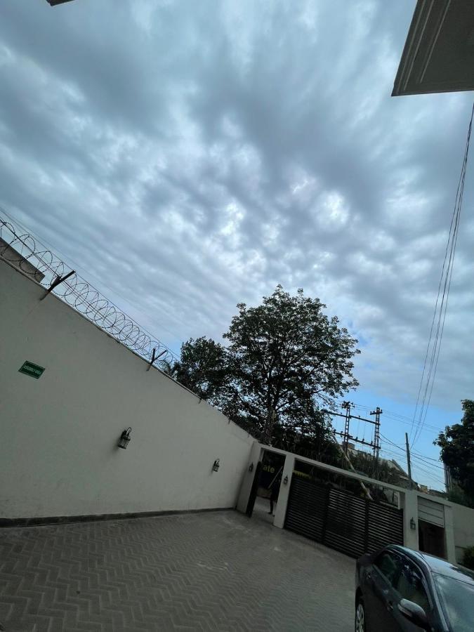 Shelton'S Rezidor House Hotel Peshawar Bagian luar foto