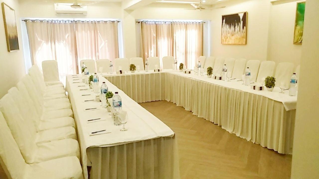 Shelton'S Rezidor House Hotel Peshawar Bagian luar foto