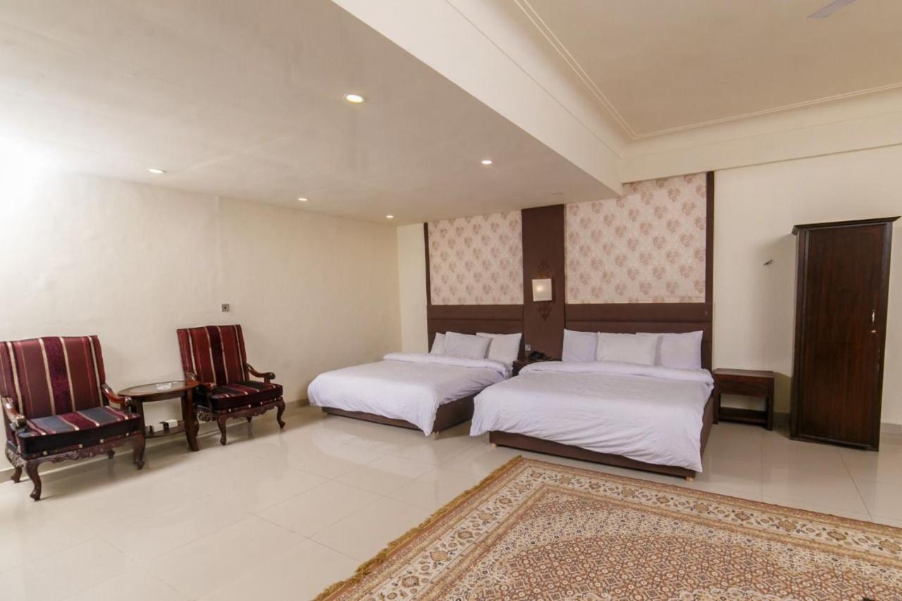 Shelton'S Rezidor House Hotel Peshawar Bagian luar foto