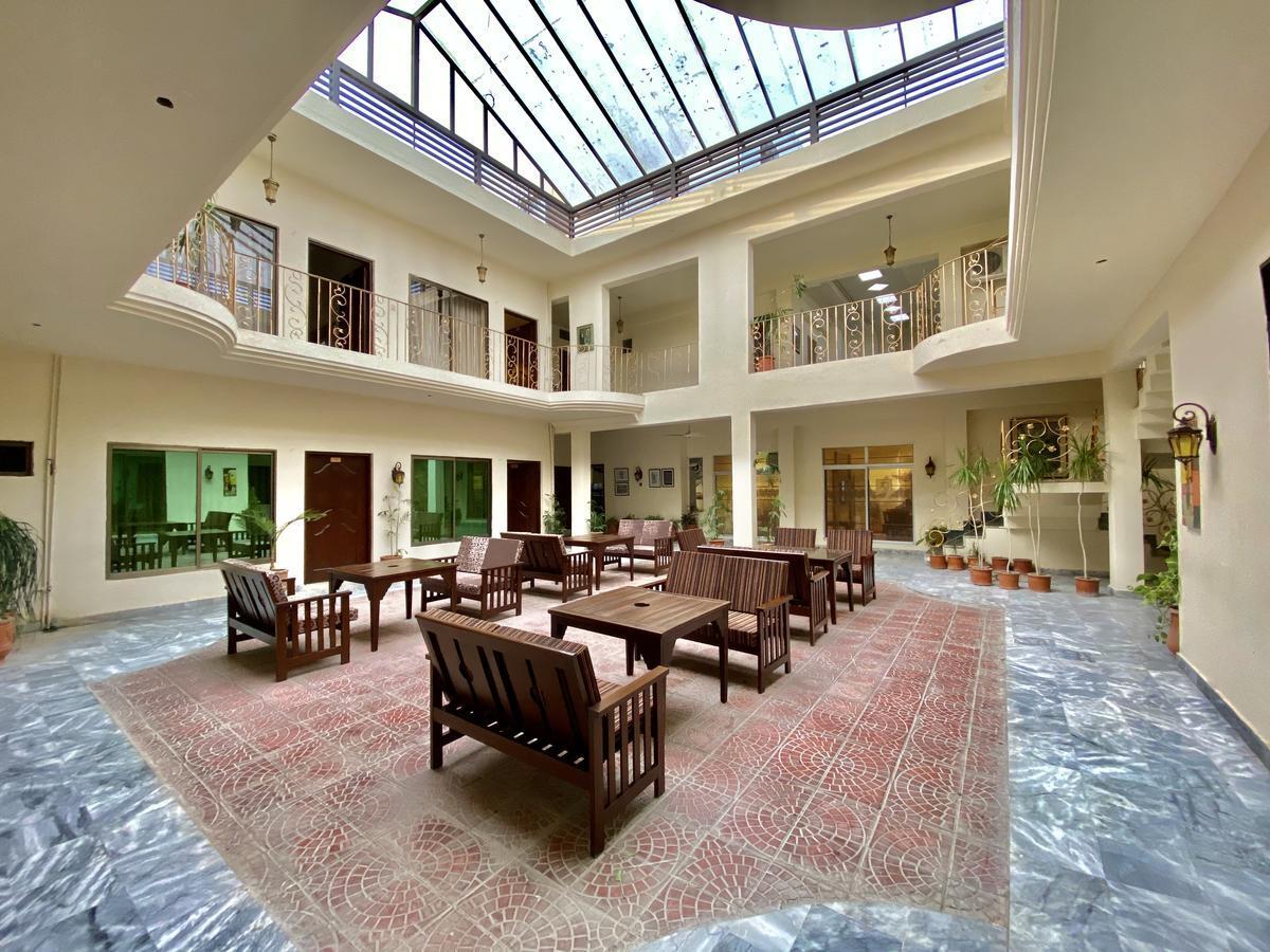 Shelton'S Rezidor House Hotel Peshawar Bagian luar foto