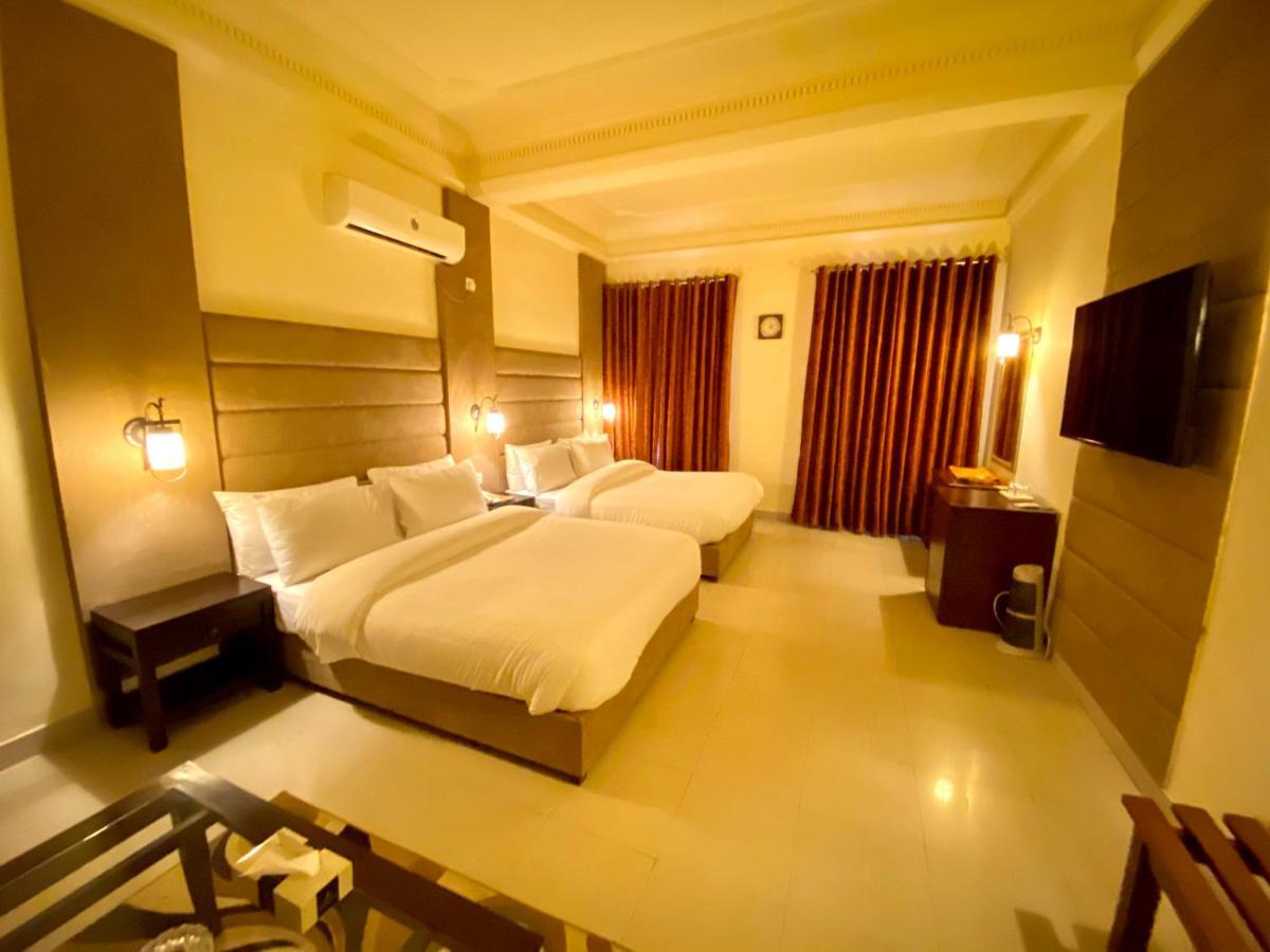 Shelton'S Rezidor House Hotel Peshawar Bagian luar foto
