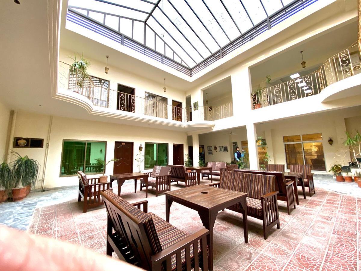 Shelton'S Rezidor House Hotel Peshawar Bagian luar foto