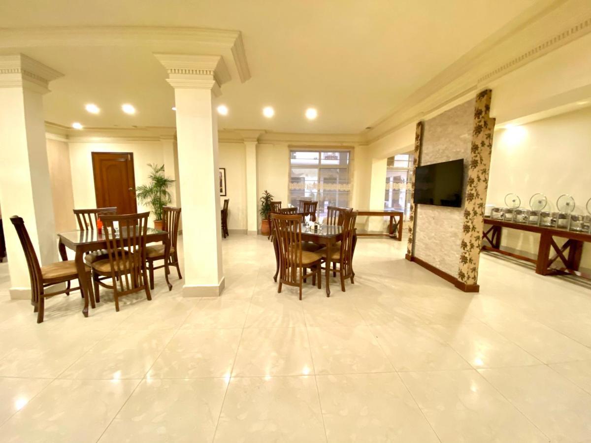 Shelton'S Rezidor House Hotel Peshawar Bagian luar foto